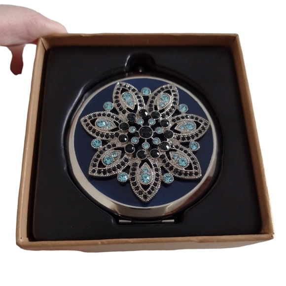 Monet women's  mirror compact. NWOT. Navy with light blue and black jewe… - Picture 4 of 11